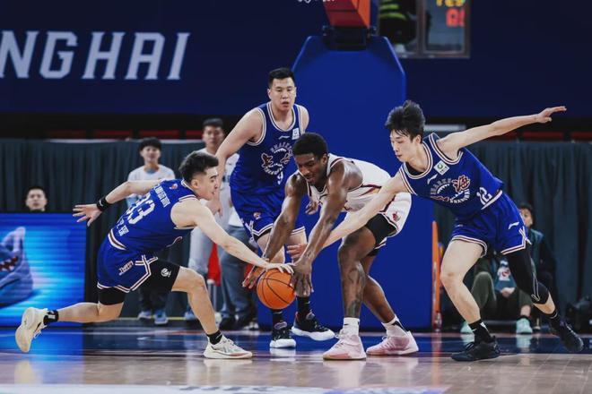 包含CBA季后赛赛程吃紧；上海久事今夜单刀错失；态度坚定；年轻球员得到机会的词条