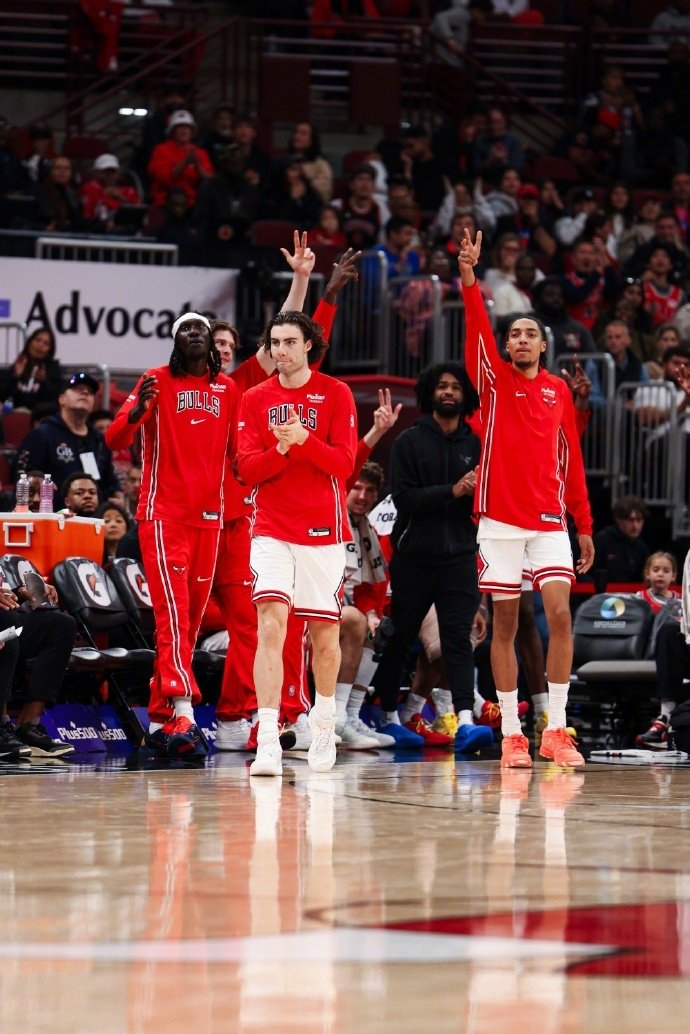 包含芝加哥公牛发布备战花絮,今夜复出首秀,意甲任务艰巨,身体对抗强度拉满的词条 包含芝加哥公牛发布备战花絮,今夜复出首秀,意甲任务艰巨,身体对抗强度拉满的词条