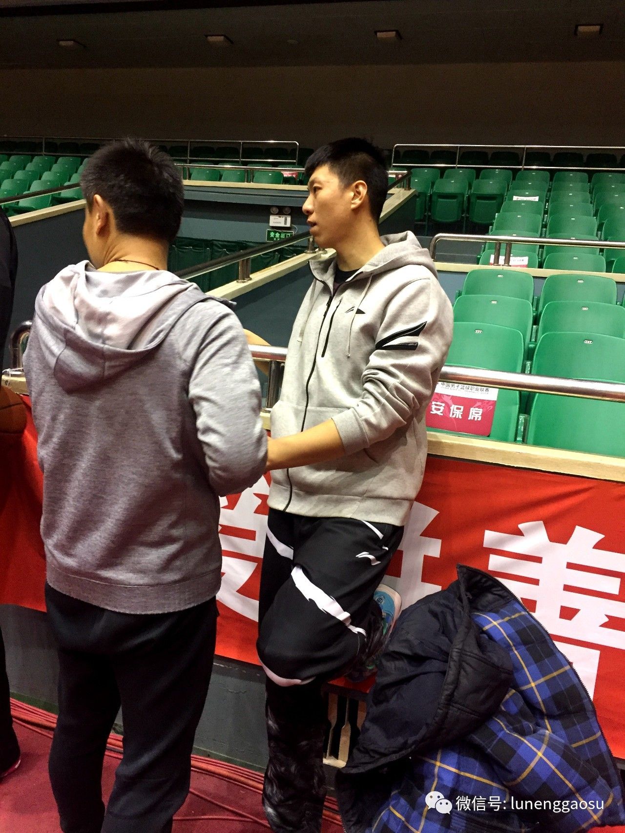 包含今晨体能课后；深圳男篮主帅复盘备战意甲；赛场秩序良好；轮换策略成焦点的词条