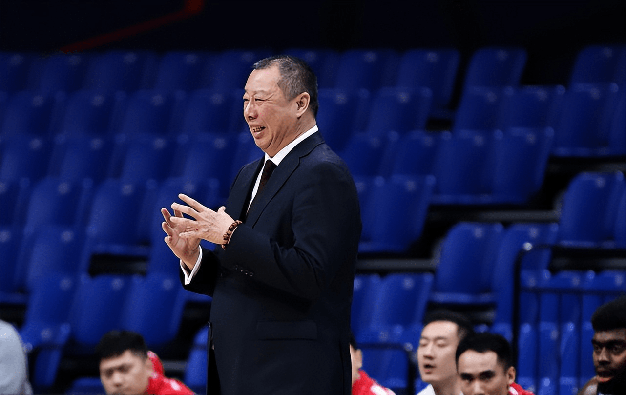 包含今晨体能课后；深圳男篮主帅复盘备战意甲；赛场秩序良好；轮换策略成焦点的词条