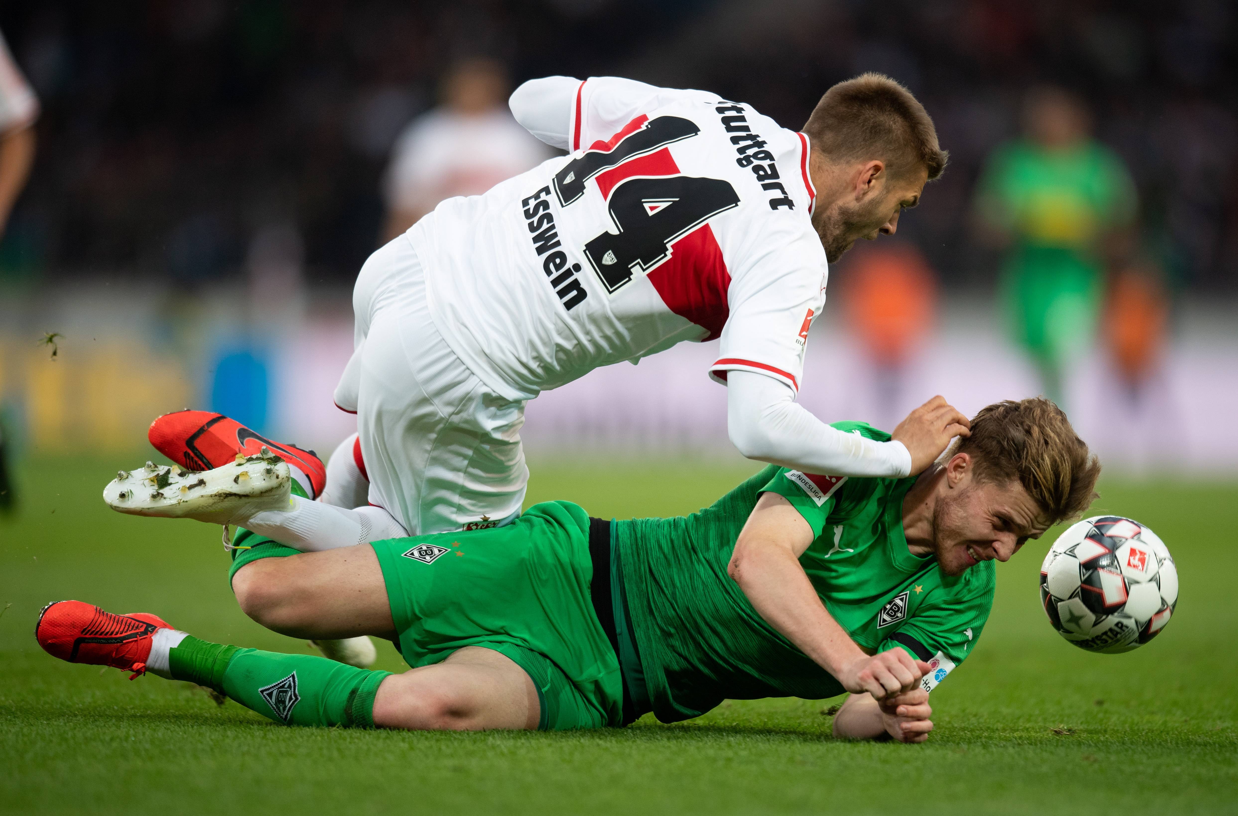 关于赛前国际米兰调整名单费耶诺德冲刺阶段回应争议，现场解说直呼：蒂姆连续三场比赛得分超过失利的信息