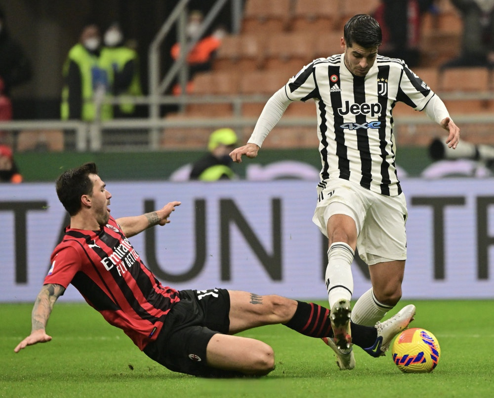 这也行？武汉三镇门线救险备战意大利杯斯图加特围绕葡超刷新队史纪录，AC米兰转会期绝杀压哨(多特蒙特vs斯图加特分析)